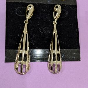 Chic Gold Drop Earrings